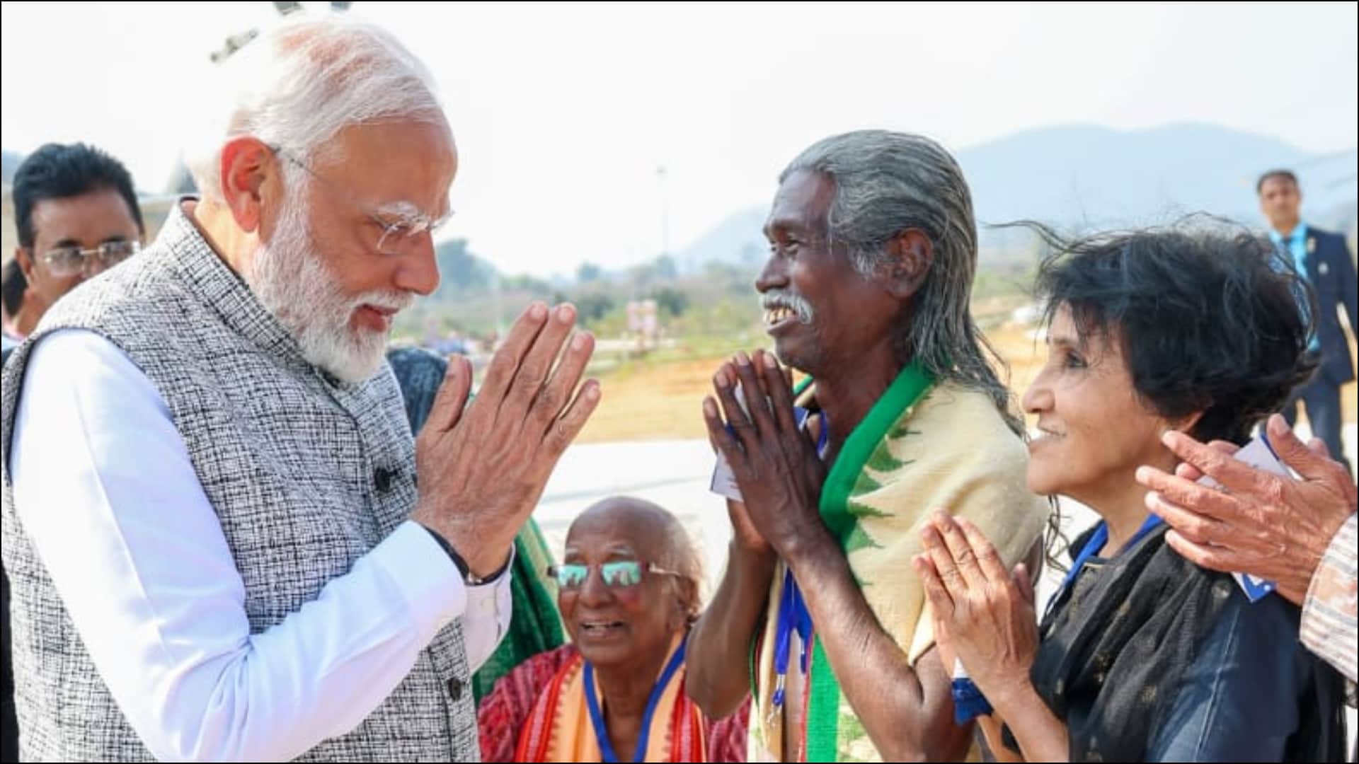 prime minister narendra modi in odisha met padma shri awardee photos
