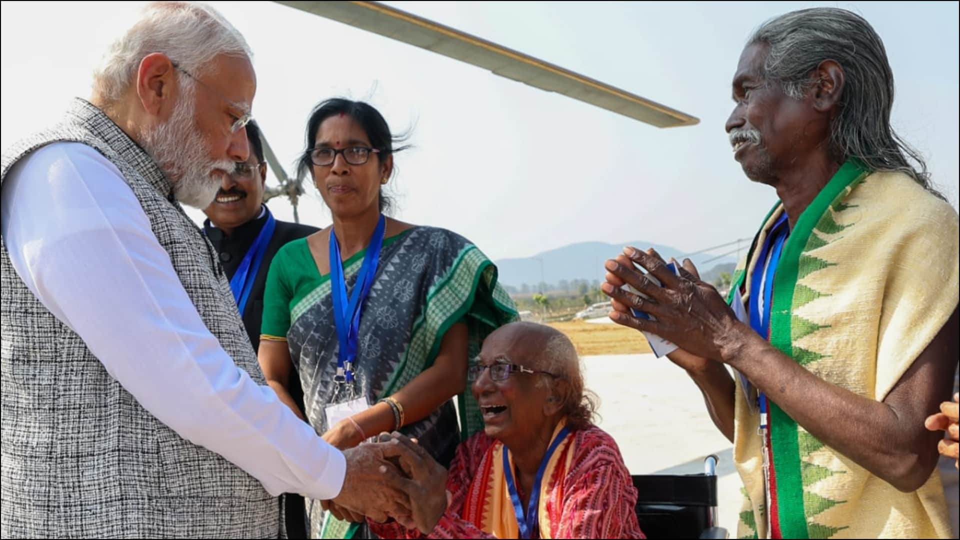 prime minister narendra modi in odisha met padma shri awardee photos