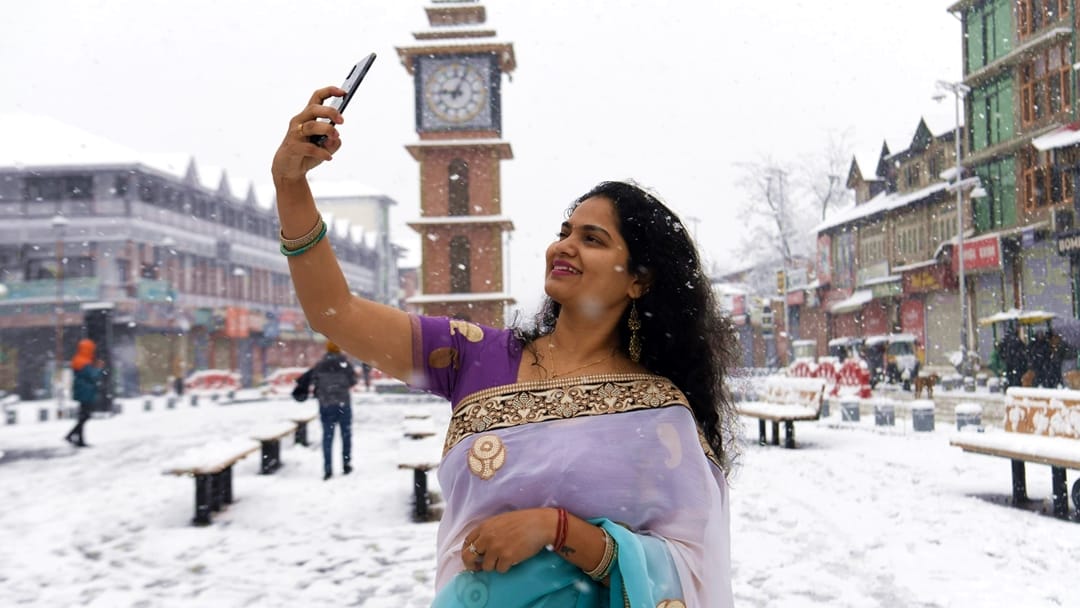 Chances of snowfall and rain in Jammu and Kashmir, orange alert till tomorrow in 11 districts