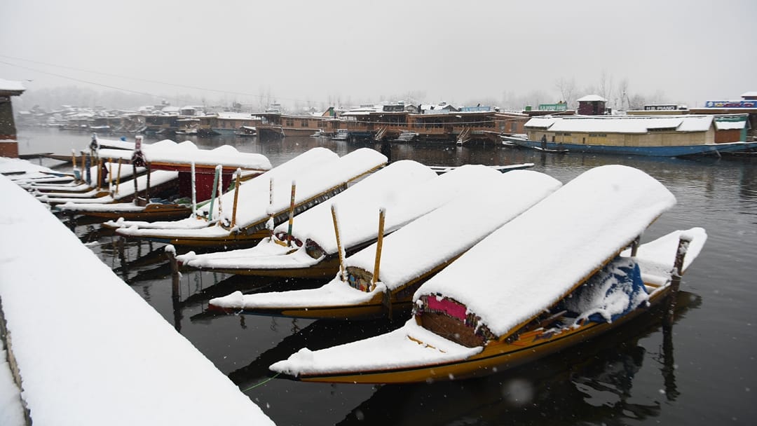 jammu city: Rain and snowfall in the state, Jammu-Srinagar highway closed, orange alert till 20
