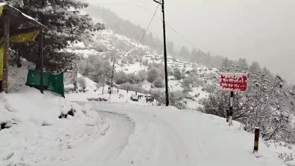 Uttarakhand Weather Update Today IMD Rainfall Snowfall alert in many Districts
