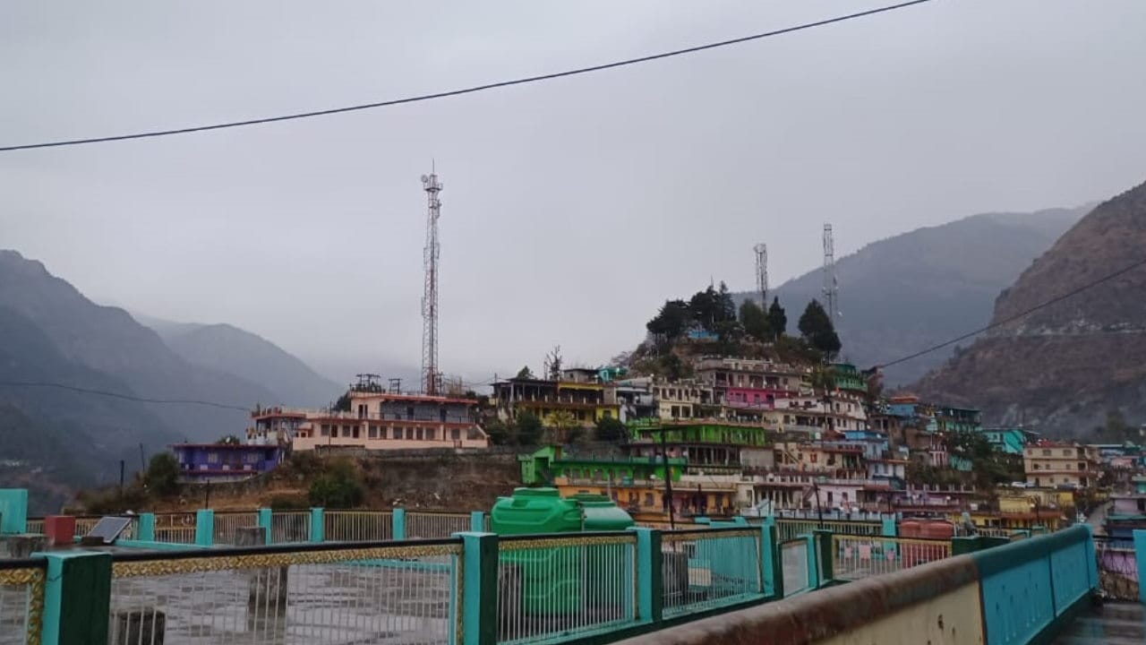 Uttarakhand Weather News: Orange alert of rain and snowfall in mountainous areas temperature read All Update