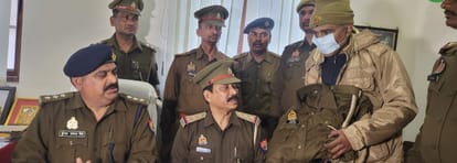 RPF and GRP team arrested fake policeman for theft while wearing uniform in varanasi