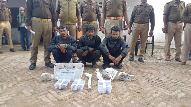 Arms factory busted in Mirzapur three miscreants arrested including smuggler with prize money