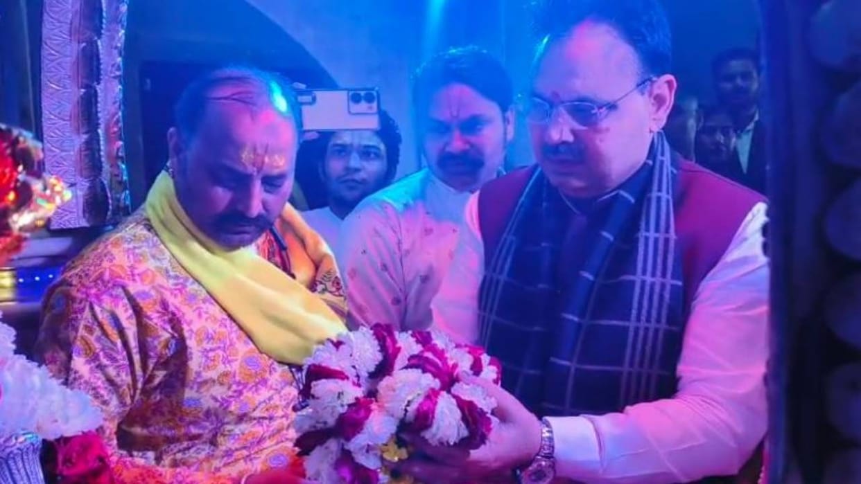 Rajasthan Chief Minister reached Poonchari at Govardhan here offered prayers Shrinathji