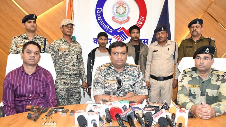 Police arrested two Naxalite commanders during searching in Kanker
