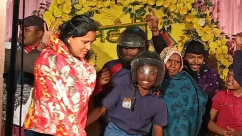 Father distributed helmets to guests at daughter wedding korba