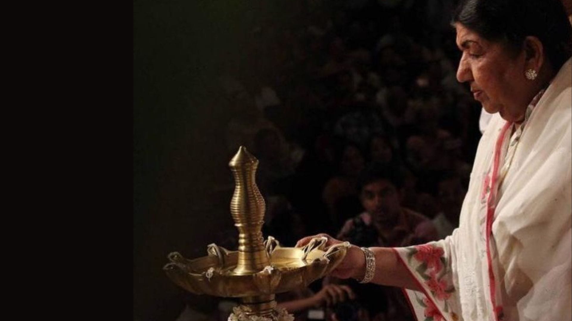 Lata Mangeshkar death anniversary she gave voice to songs in 36 languages know about her career and life