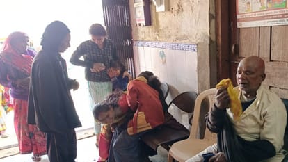 Bihar: ससुर के श्राद्ध कर्म से लौट रहे दामाद की मौत; बाइक को बचाने के चक्कर में अनियंत्रित हुआ ऑटो, दो घायल Nalanda: Auto went out of control while trying to save bike; one died, two people injured