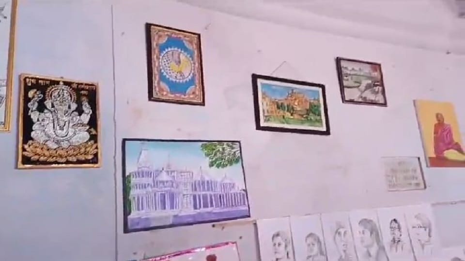 Art gallery and science exhibition showcasing skills in Aligarh Mahotsav