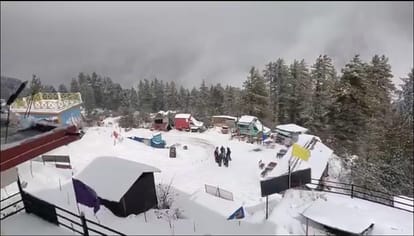 Uttarakhand Weather Heavy Snowfall In Auli From Two Days Continue Tourist Happy to See Beautiful Visuals