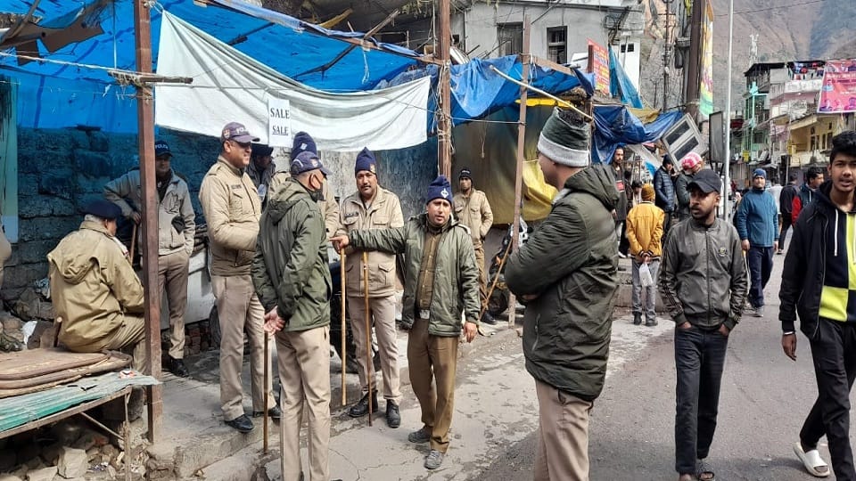 Pithoragarh News: Outrage in entire Pithoragarh due to the incident of elopement of minor girls