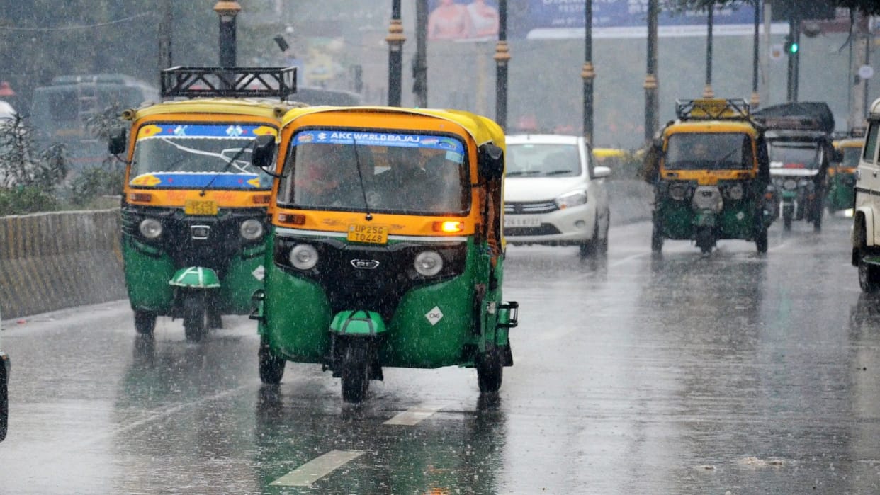 weather today Rain with thunderstorm in Bareilly