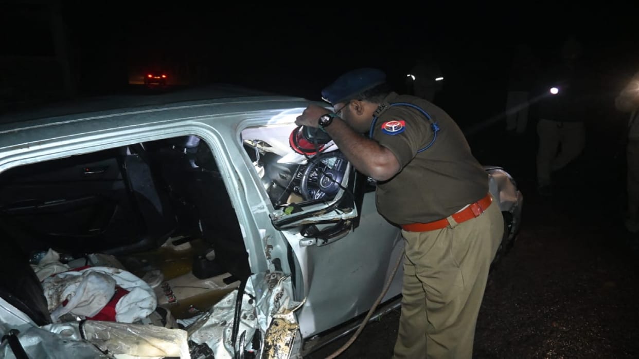 big accident in Kanpur Dehat car went out of control and overturned
