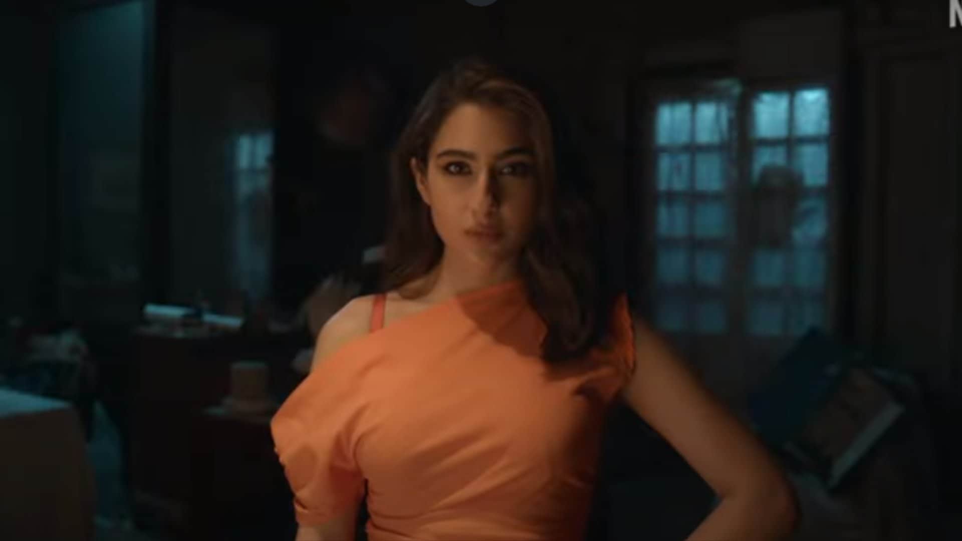 Karisma Kapoor Makes Comeback with Pankaj Tripathi Sara Ali Khan Vijay Varma Starrer Murder Mubarak