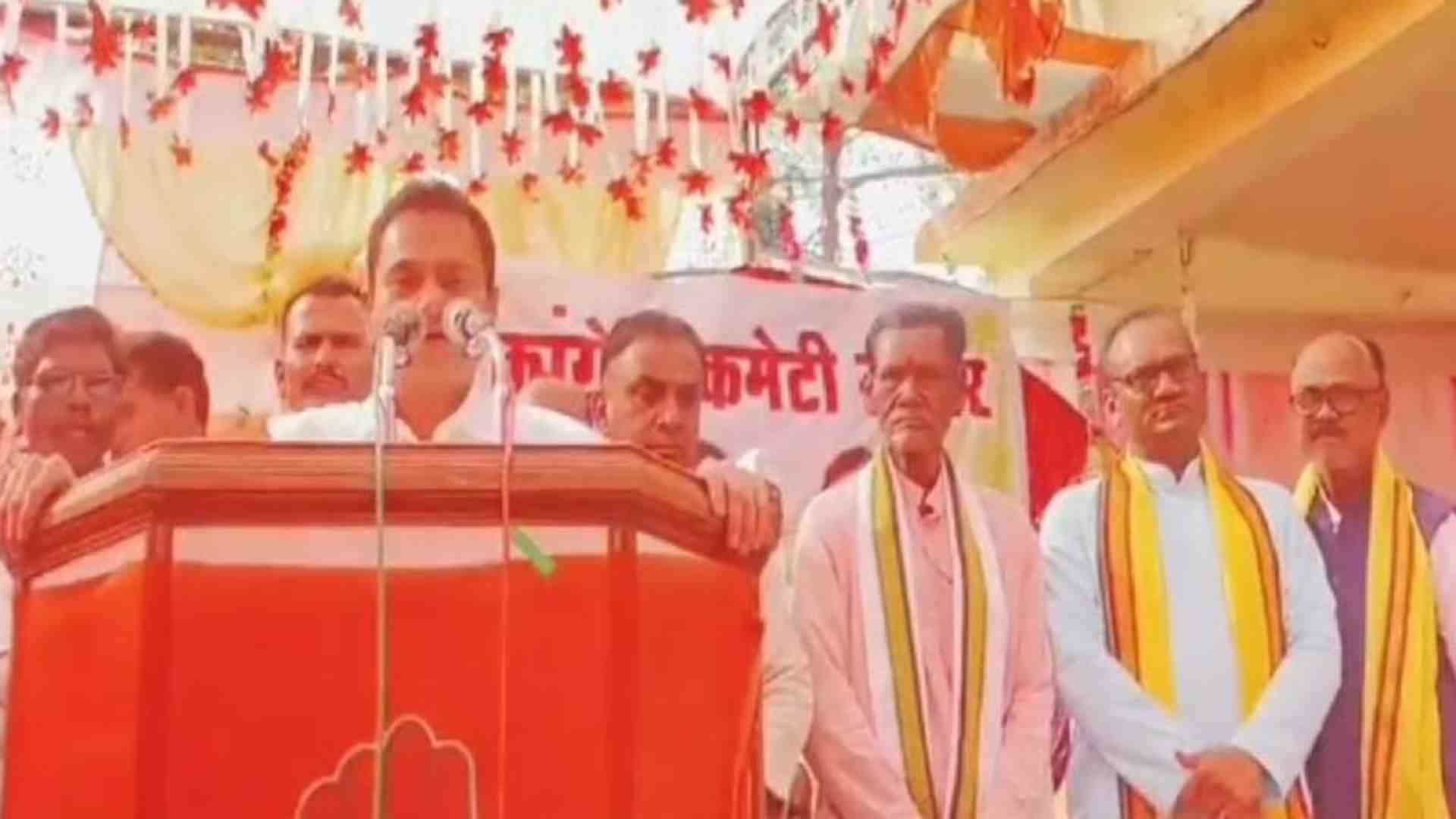 सौसर में सभा को संबोधित करते सांसद नकुलनाथ।