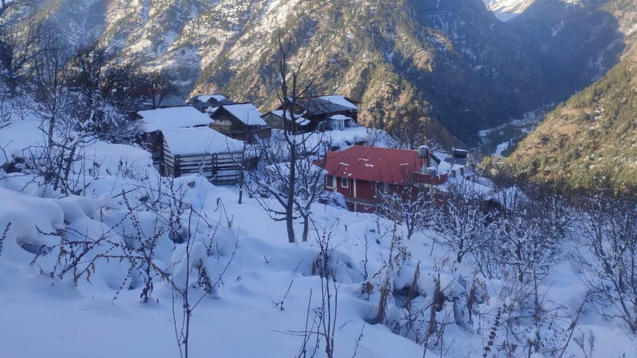 Uttarakhand Weather News Snowfall in mountains Beautiful view of Gangotri Yamunotri Dham Watch Photos