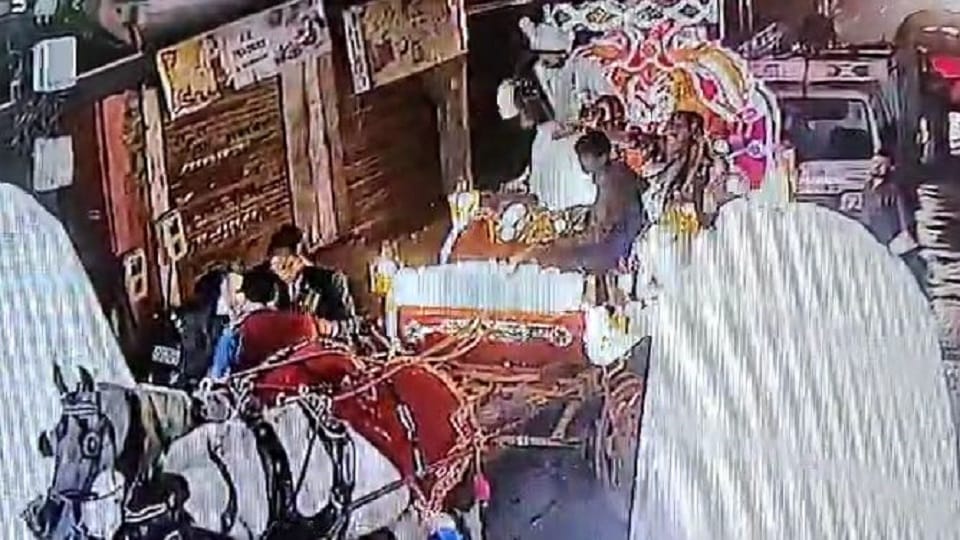 Groom got angry video went viral in Agra