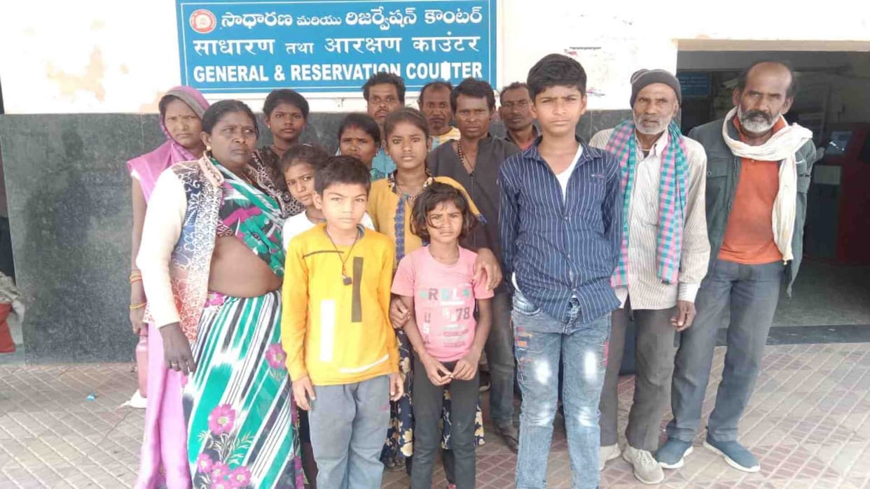 Satna News: Satna workers stranded in Telangana return home safely