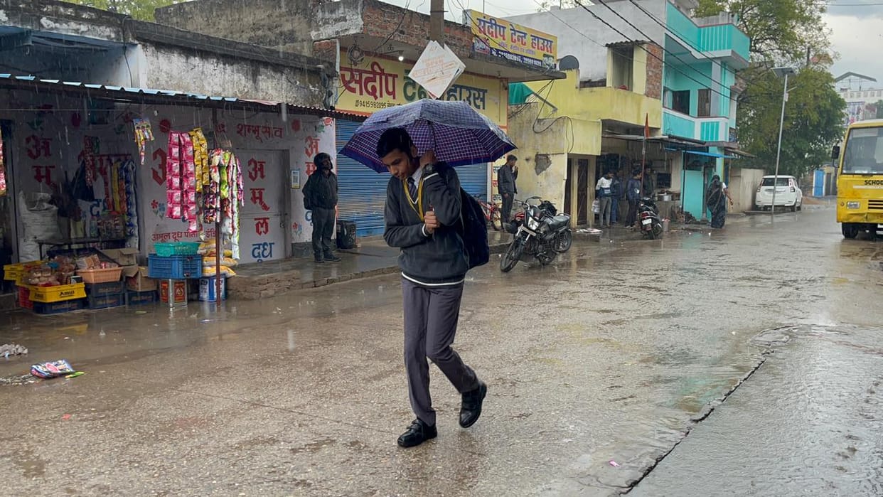 Varanasi weather news forecast today cold increase due to rain in Kashi