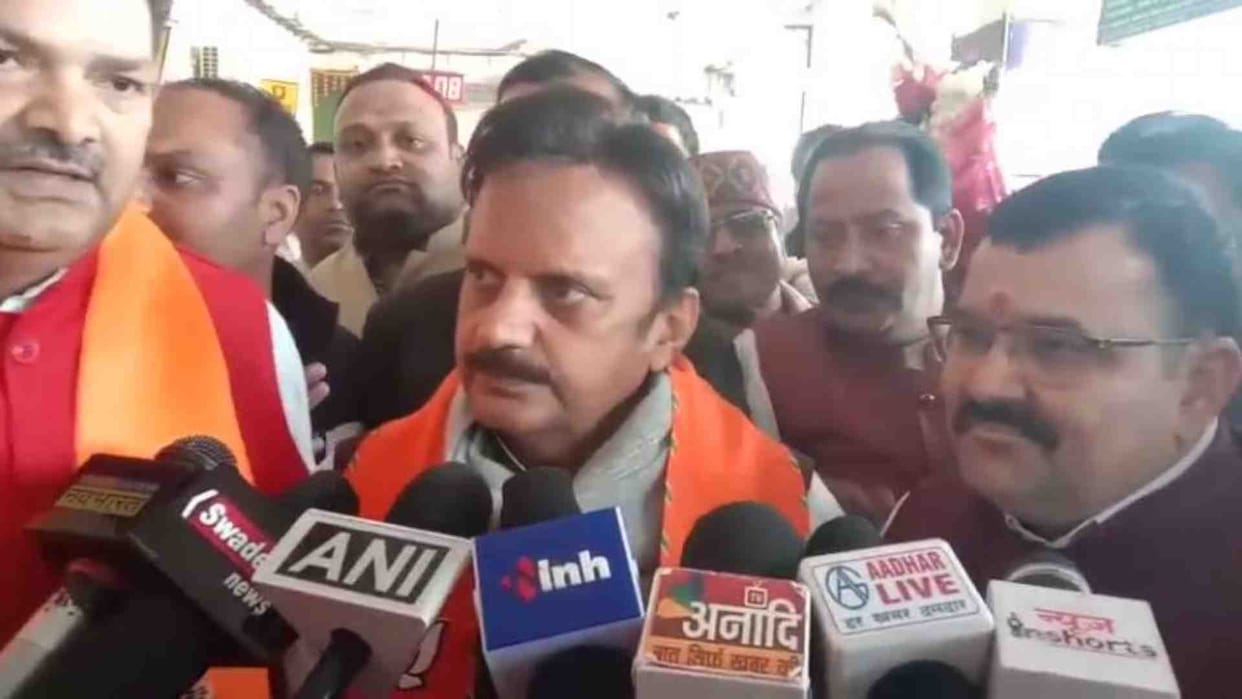 Gwalior News: Deputy CM Rajendra Shukla made a verbal attack on Nakulnath's statement.