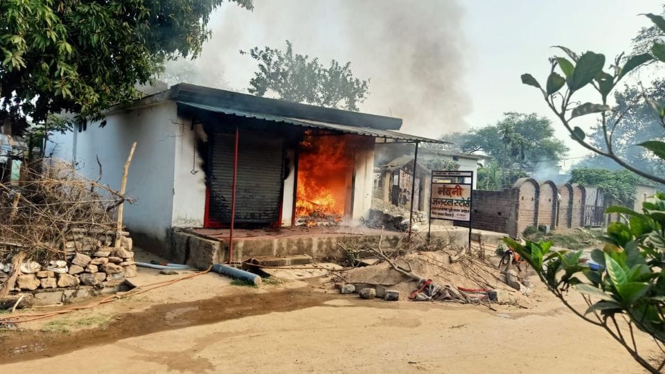 Grocery shop caught fire due to short circuit in Janjgir Champa