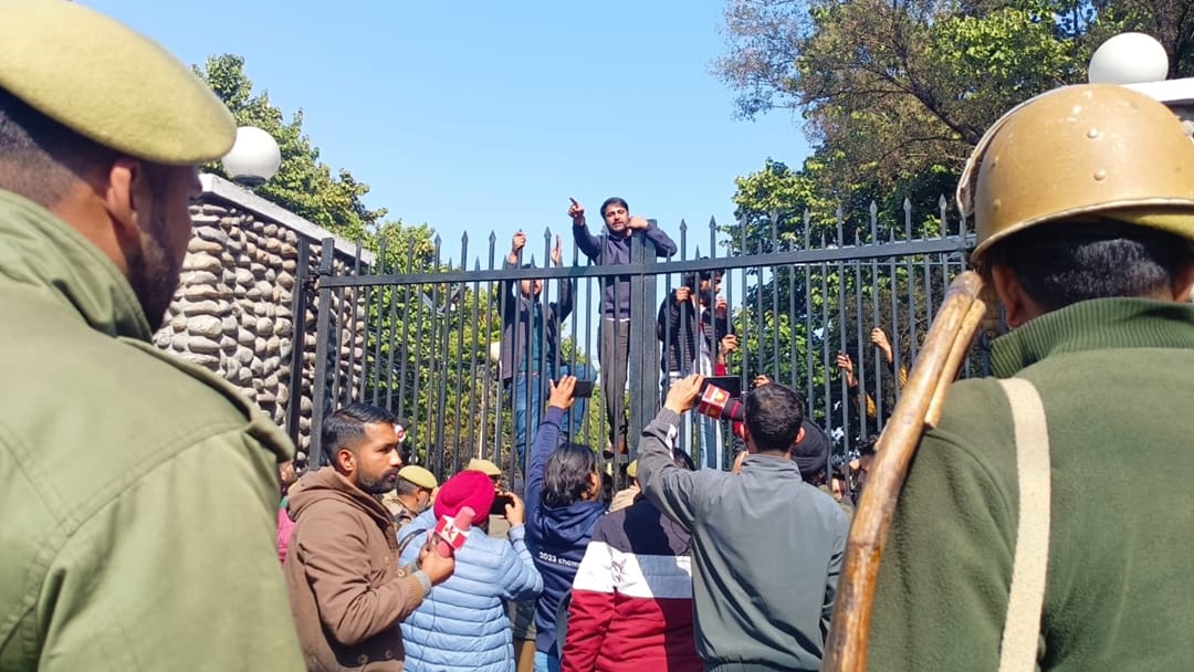 jamm university students Protest against ST status to pahari and others bill