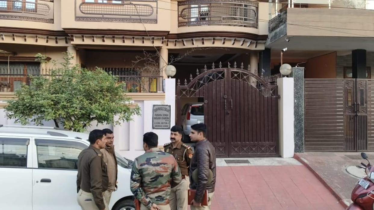 Retired DSP shoots himself in Lucknow.