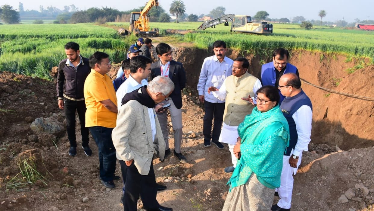 Ujjain MLA-Collector-Mayor-Corporation President reached Mother Shipra ghat
