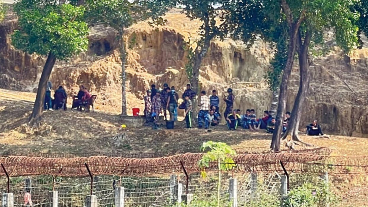 Myanmar troops take refuge in Bangladesh amid escalated conflict