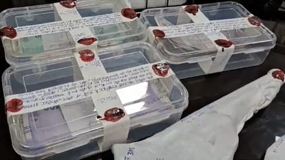 Saharanpur police have arrested three crooks in case of looted in house of businessman