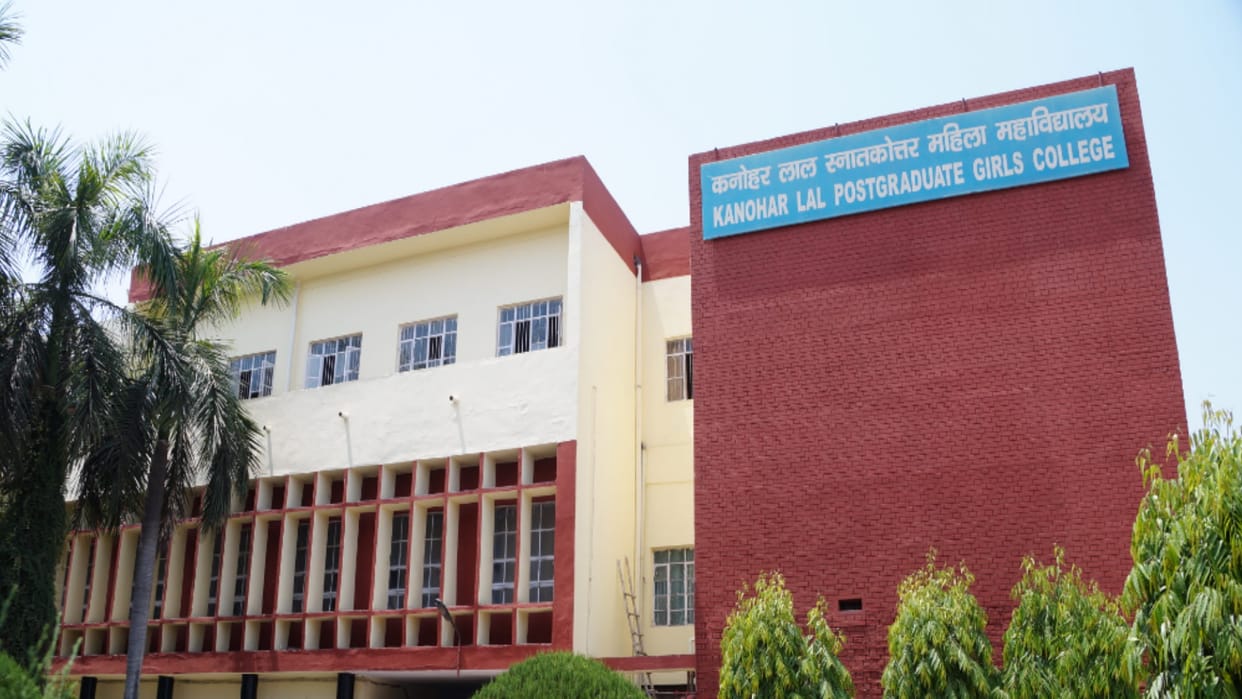 Municipal Corporation team seals Kanohar Lal Degree College in Meerut