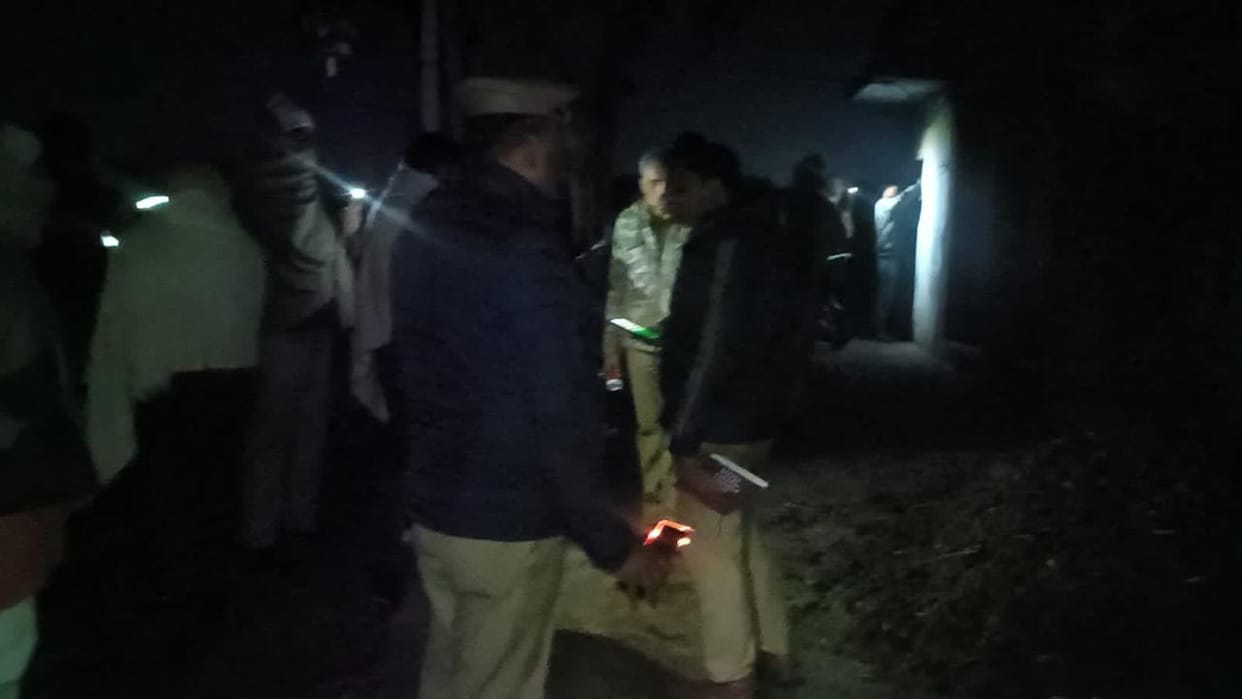 Dead body of a person found in pile of cow dung in Shamli district