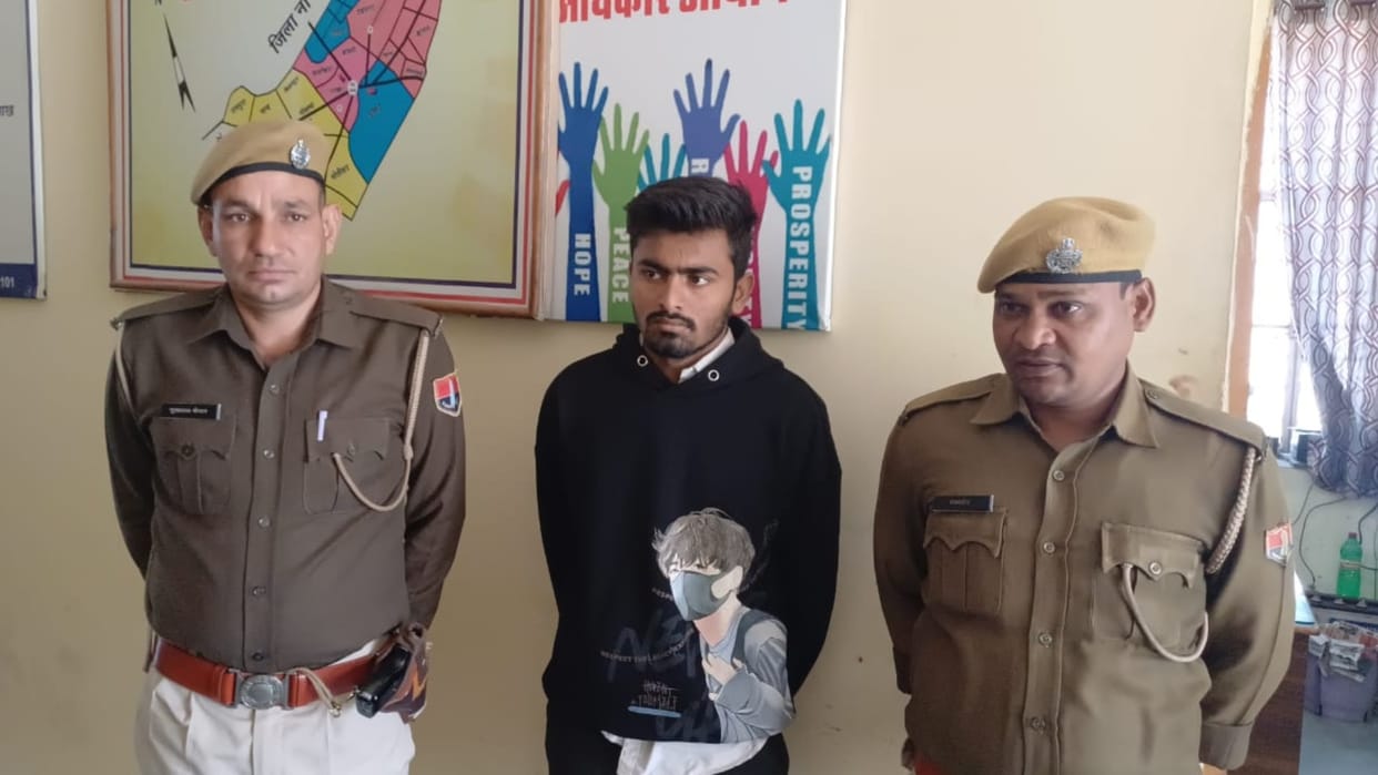 Accused of mobile theft in wedding ceremony caught by police