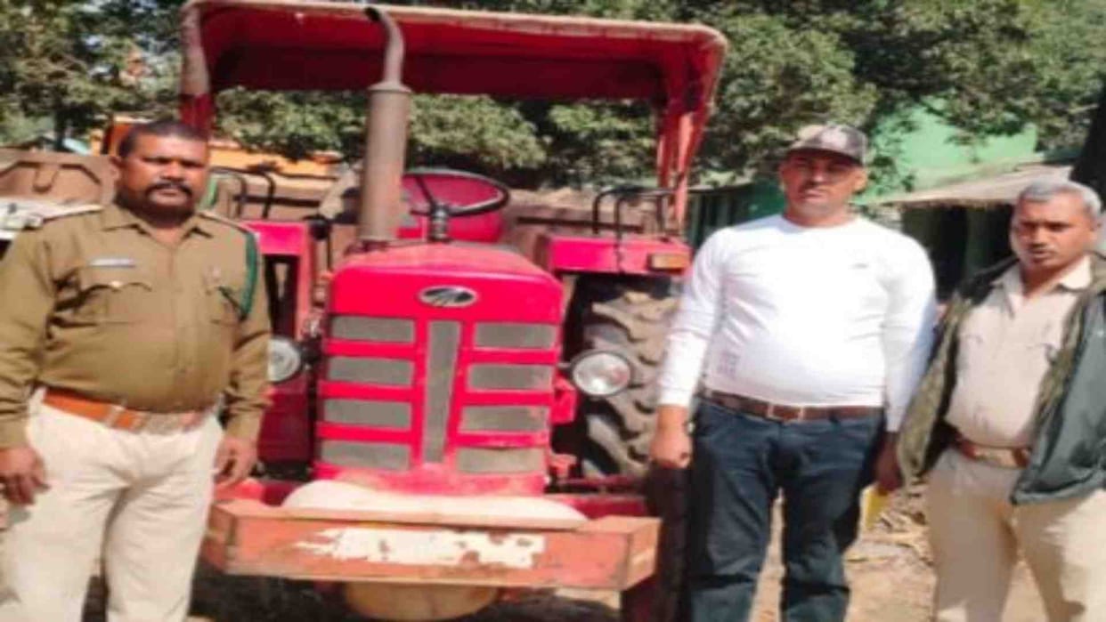 Umaria: Tractor caught mining sand in Bandhavgarh Tiger Reserve forest