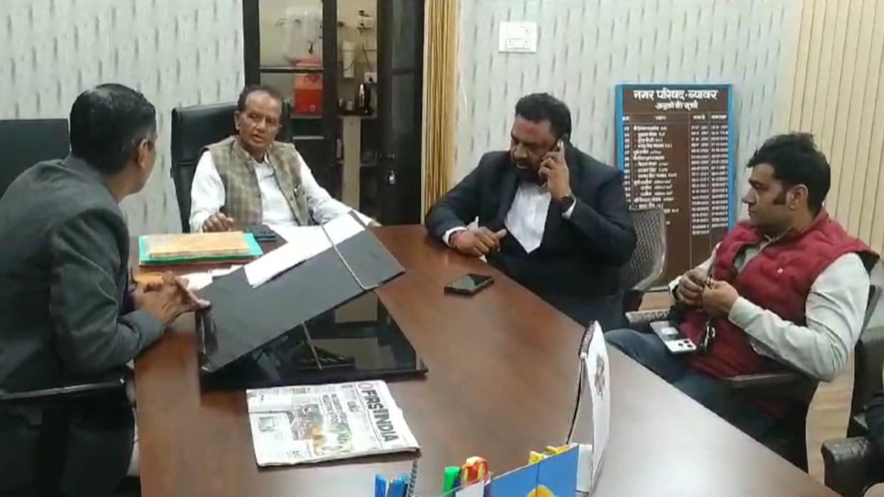 Discussion with councilors on the proposals to be taken in the general meeting