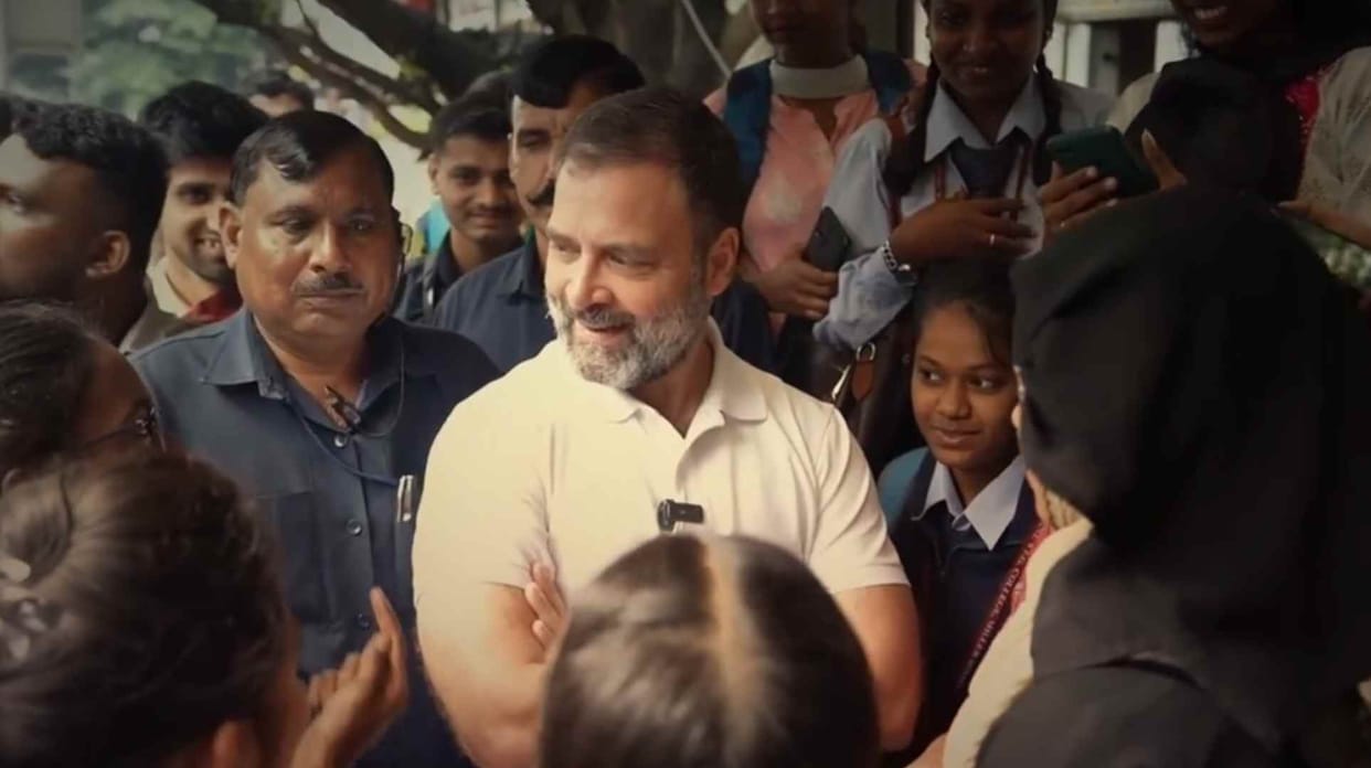 Rahul Gandhi on viral video Offered biscuit to dog owner to feed it Latest News Update