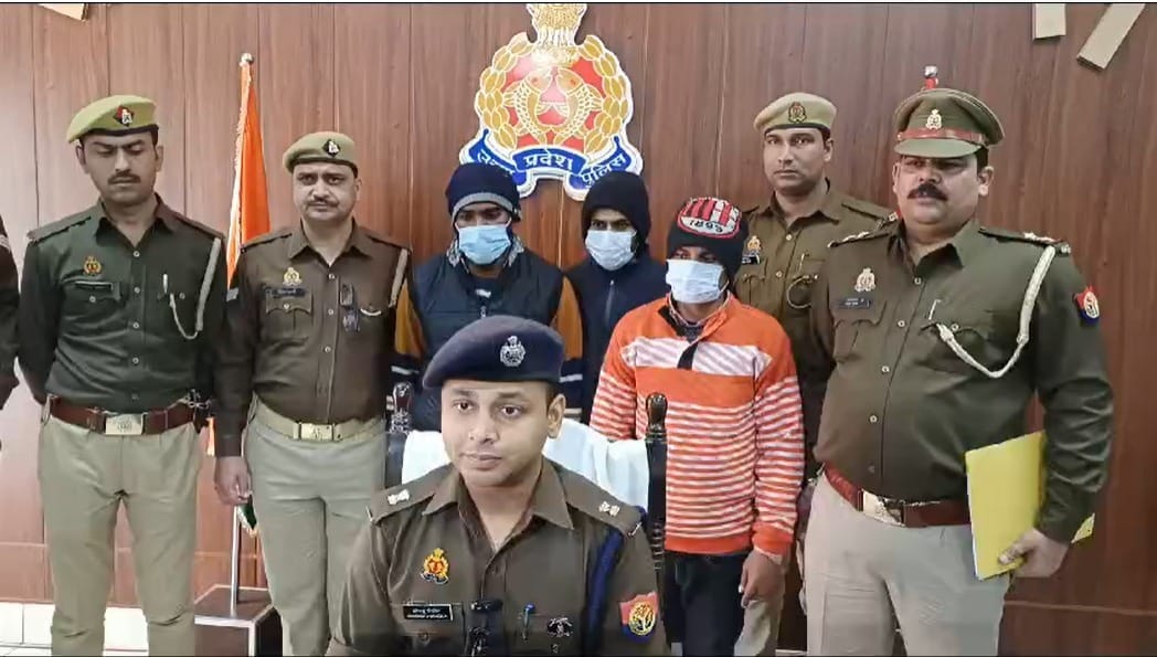 Saharanpur police have arrested three crooks in case of looted in house of businessman