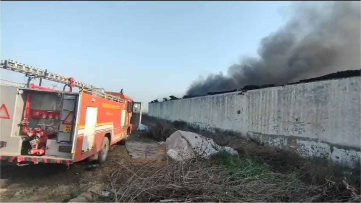 Karnal: Fire in textile factory, thread and cloth turned into ashes