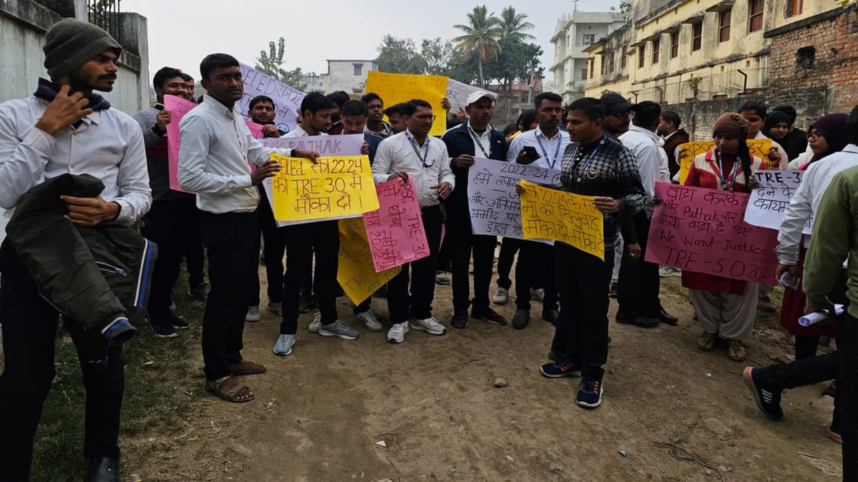 TRE 3: Candidates unhappy on teacher recruitment exam date; Protested in Begusarai and says give us chance too