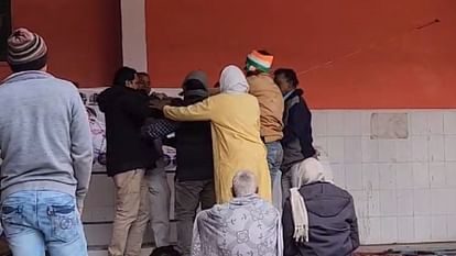 Congress leaders fight in bharat Jodo Nyay Yatra Program in Ghazipur