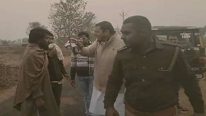 Pradhan threatened to thrash youth in front of police In Barsana Mathura