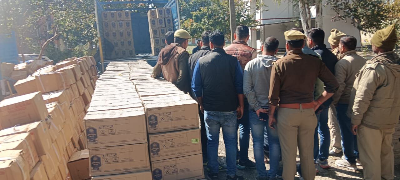 Azamgarh Police And Sog Team Recovered 623 Boxes Of Illicit Liquor And