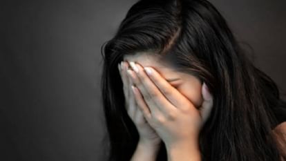 Case registered against teacher who did obscene acts with girls while giving tuition in Delhi