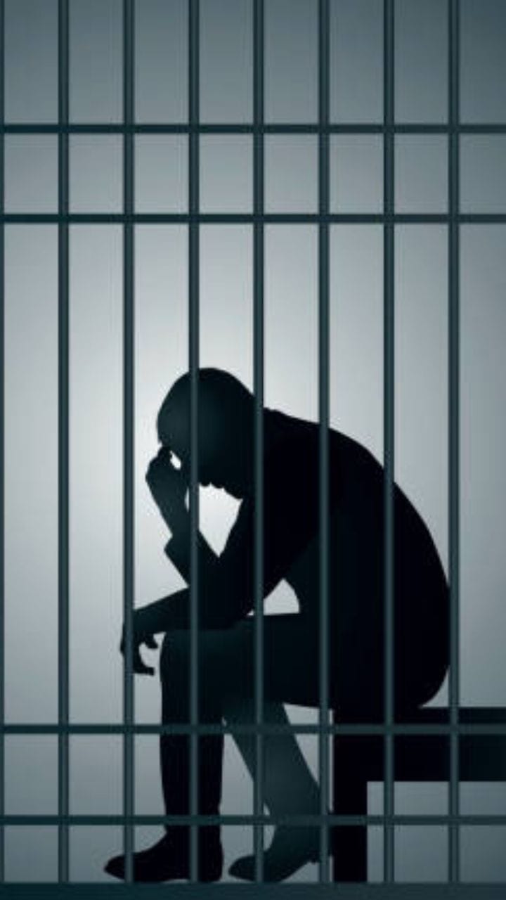 Bavaria gang members fight in lockup of kachahari in Barabanki.