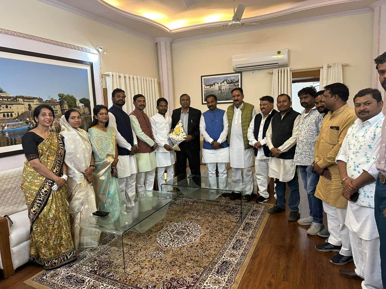 MP Politics: Jabalpur Mayor Jagat Bahadur Singh, Dindori Jila Panchayat Adhyaksh Join BJP