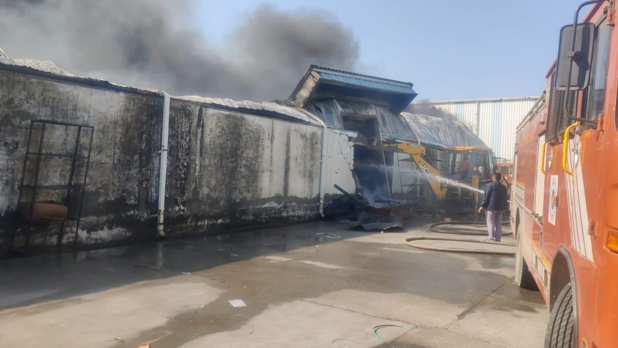 Fire breaks out at Liberty showroom warehouse in Panipat, Movement of people stopped in about 300 meter area