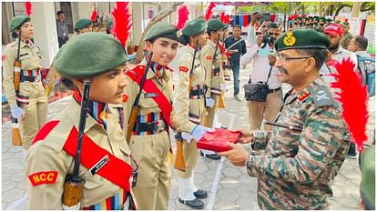 Major General Ajay Kumar and ADG Saurabh Jain reached 10 MP Battalion in Ujjain