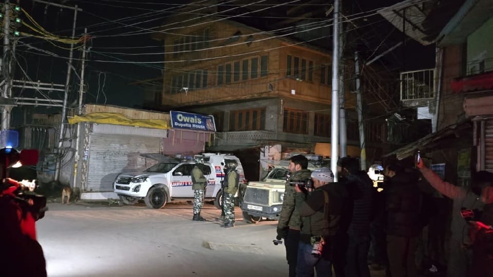 target killing in kashmir: Terrorists shot dead a Sikh in Srinagar Shal Kadal Area