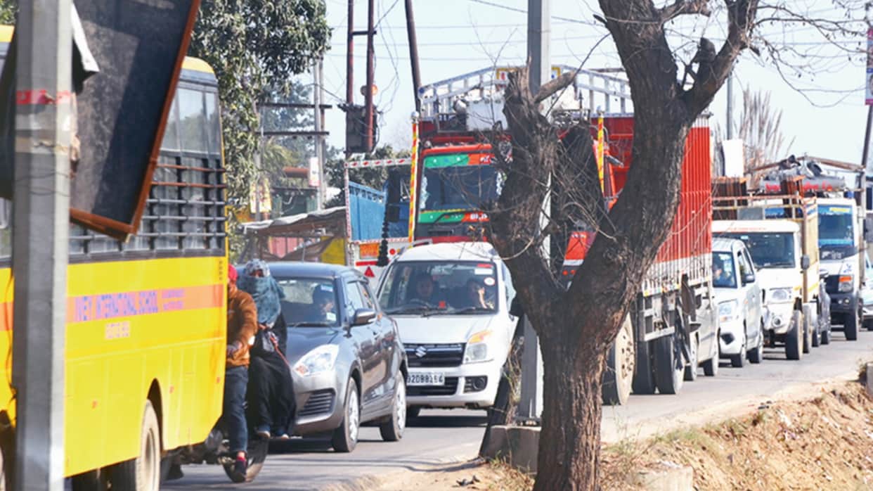 Meerut: roads closed arbitrarily, vehicles keep crawling, Meerut jam echoed in the assembly